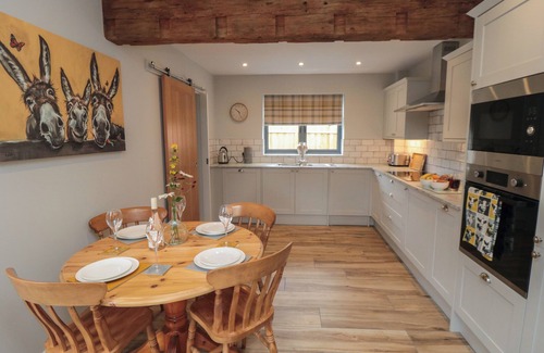 Holme Cottage | THE FEED ROOM, family friendly, with a garden in Thirsk