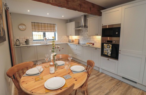 Holme Cottage | THE FEED ROOM, family friendly, with a garden in Thirsk