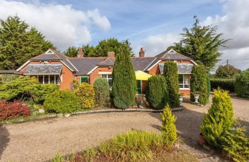 Halvergate House | The Fieldhouse: Rural quiet, central to everything the Norfolk Broads Offers