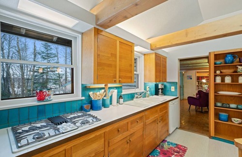 Fairview House | The Fireweed House - Historic Custom Mural Home