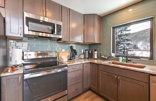 Blue River House | The Fishermen’s Place: Mountain Views + Dog Friendly