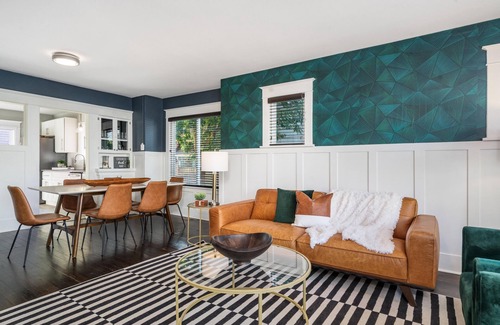 Central Tacoma House | The Flagship House | Stylish and Cozy | 6th Ave
