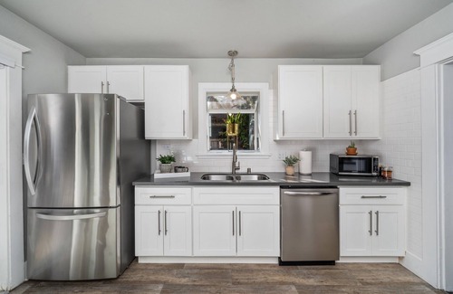 Central Tacoma House | The Flagship House | Stylish and Cozy | 6th Ave