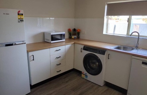 North Moonta House | The Flat on Muddy- Welcome to your stylish home away from home!