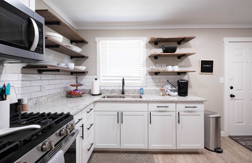 Canyon Apartment | The Flats Modern Apt 7, 3 blocks from WTAMU