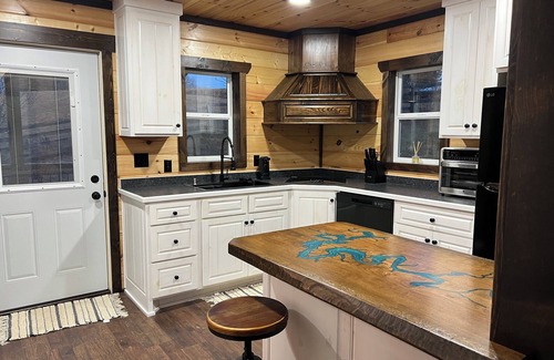 Cane Valley Cabin | The Flint House! Lovely Cabin located in beautiful Campbellsville Ky.