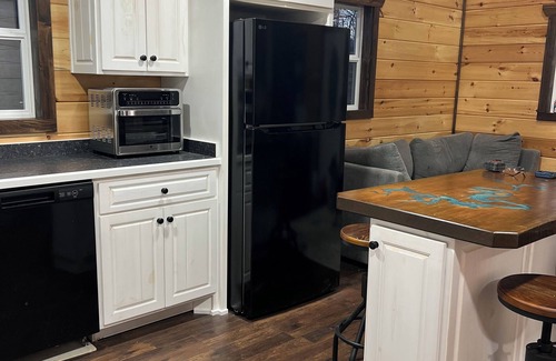 Cane Valley Cabin | The Flint House! Lovely Cabin located in beautiful Campbellsville Ky.