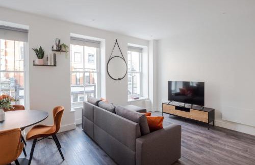 Fitzrovia Apartment | The Flirty Chambers - Fitzrovia - By Frankie Says