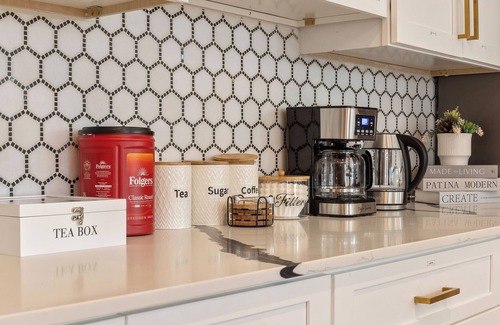 West Dallas Villa | The Floral Home In Dallas With 4 Bedrooms and Hot Tub.