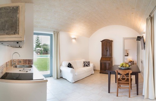 Ceglie Messapica House | THE FLOWERED MANDORLOUSE ULIVO VILLA x 3 WITH POOL, BARBECUE, PICNIC AREA