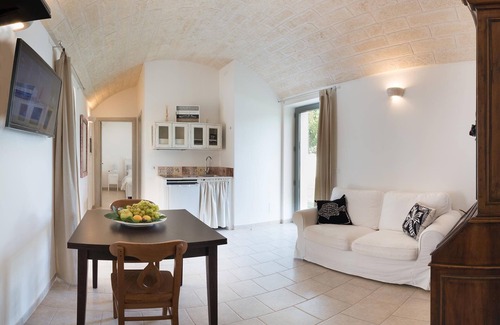 Ceglie Messapica House | THE FLOWERED MANDORLOUSE ULIVO VILLA x 3 WITH POOL, BARBECUE, PICNIC AREA