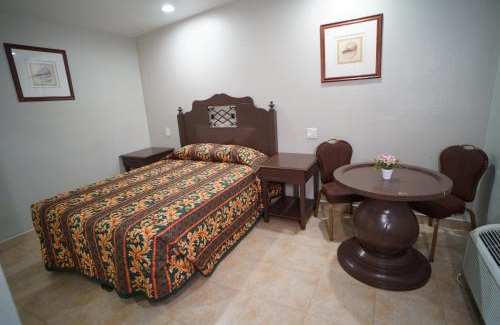 Lynwood Hotel | The Fly Inn Motel