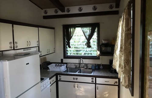Historic Kailua Village Apartment | The Flying Honu is located in the heart of Kona Town