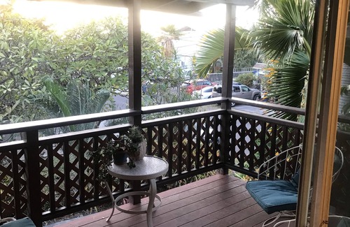 Historic Kailua Village Apartment | The Flying Honu is located in the heart of Kona Town