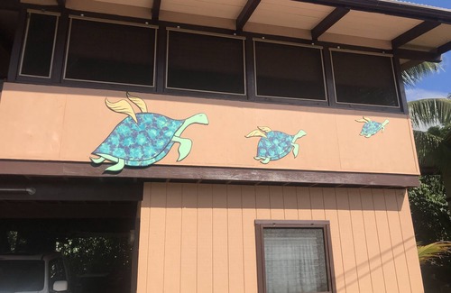 Historic Kailua Village Apartment | The Flying Honu is located in the heart of Kona Town