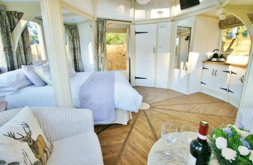 Stratton Strawless Apartment | The Folly - one off luxury Glamping accommodation