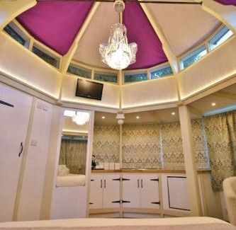 Stratton Strawless Apartment | The Folly - one off luxury Glamping accommodation