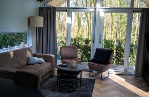 Municipality of Rhenen House | The Forest Cottage is located in the middle of the woods!