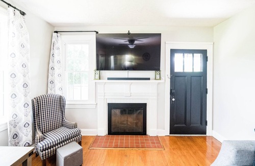 Lynchburg House | THE FORT- Cozy Home Centered In The Heart Of Lynchburg!