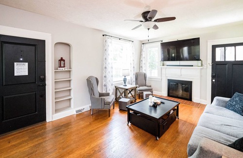 Lynchburg House | THE FORT- Cozy Home Centered In The Heart Of Lynchburg!