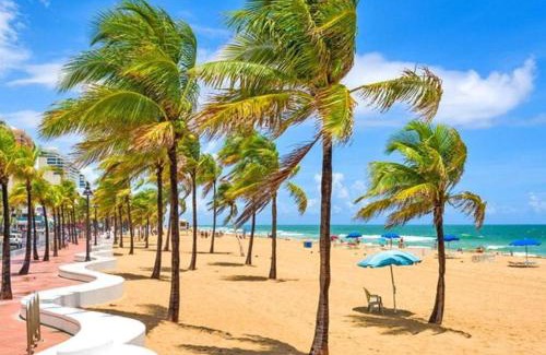 Pompano Beach Hostel | The Fort Lauderdale Hostel- Men Only Dorms - Free Coffee - WiFi - Parking - 3 Miles to the Beach