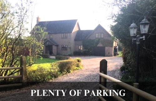 Parley Villa | The Fortis House, Bournemouth, with Swimming Pool and Hot Tub Jacuzzi