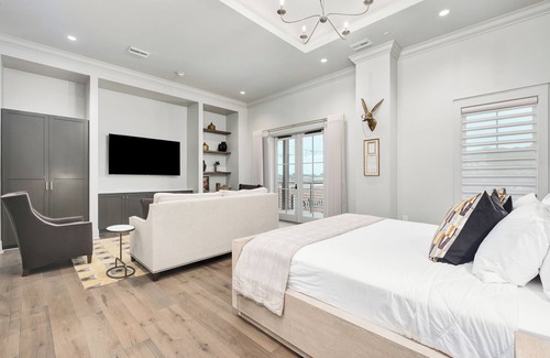 Cullman Hotel | The Founders Suite. 5 Minutes to I65!