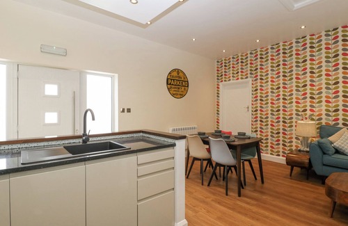 Lydney Cottage | THE FOUNTAIN LODGE, with a garden in Parkend