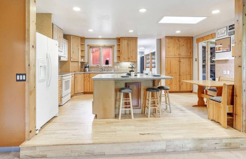 Morrison House | The Four Pines I Near Red Rocks & Trails