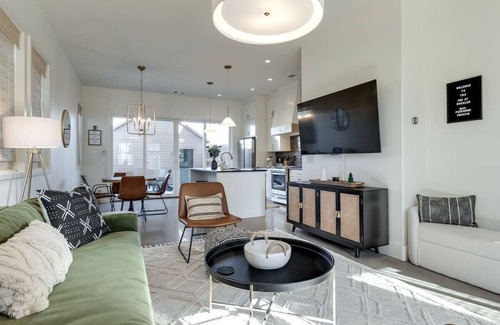 Central Oklahoma City House | The Fox at Wheeler | Garage & Courtyard