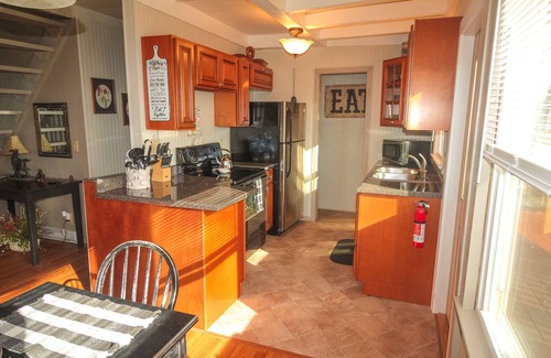Fleetwood Ski Chalet | The Fox Den- 2BR/2BA w/River Views, Fireplace, &Fire Pit