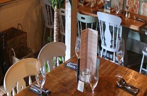 Wroughton Hotel | The Fox & Hounds