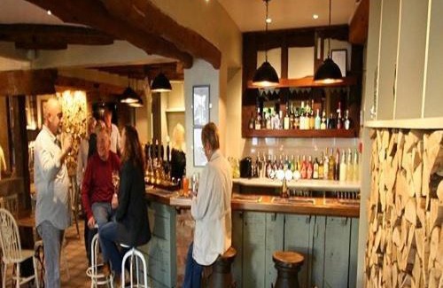 Wroughton Hotel | The Fox & Hounds