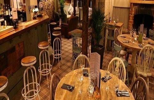 Wroughton Hotel | The Fox & Hounds