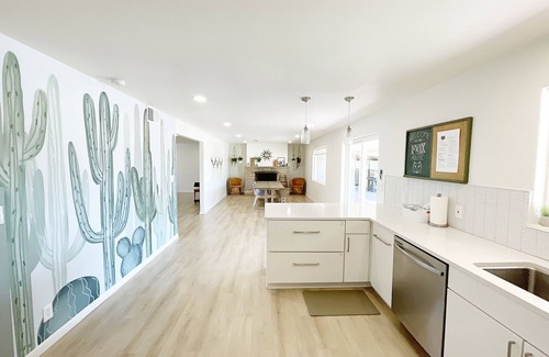 Casas Adobes House | The Fox House: Friends and Family Retreat with Game Room, Pool Table, Volleyball