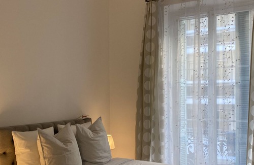 Musicians Quarter Apartment | The French Coastal Retreat by J - Central, 5 Mins. to SEA, Tram/Train + AC+Wifi