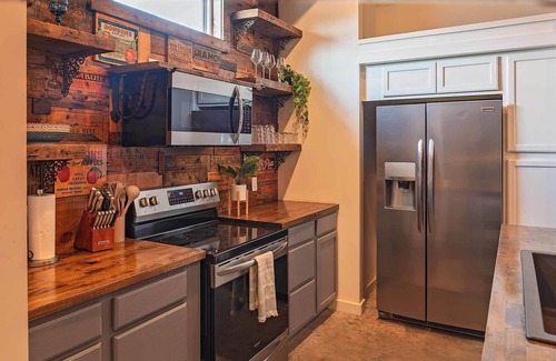 Lookout Valley Neighborhood Association Apartment | The Frothy Flat