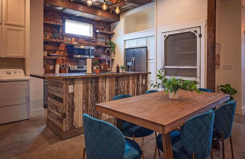 Lookout Valley Neighborhood Association Apartment | The Frothy Flat