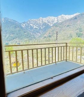 Manali House | The Frozen Villa