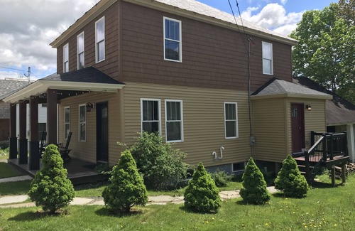 Smyrna House | The Fuller House - 15 Mins from Colgate