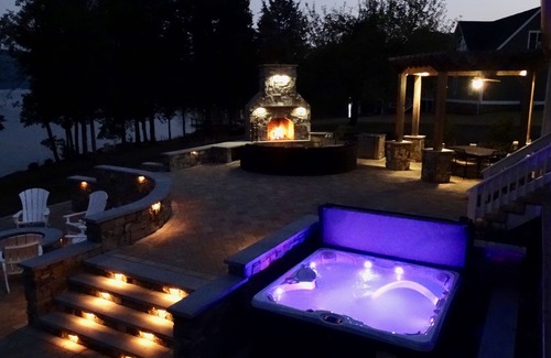 Huddleston House | The Fun Spot 2 -Tranquil Home and Dock; Stunning Views of the Lake & Mtn- Enjoy!