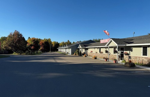 Curryville Hotel | The Fundy Rocks Resort Standard Room Waterview Property