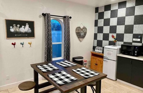 Ahwahnee House | The Funky Chicken/Hot Tub/Bbq/Sleeps 4