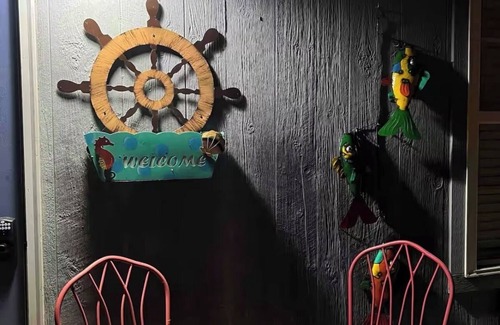 Grand Rivers Apartment | The Funky Little Shack at Grand Rivers - Pet friendly! Wi-fi, smart TV!