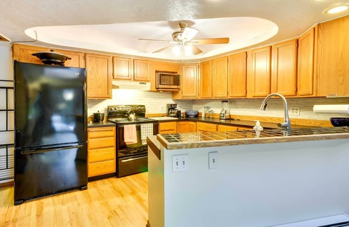 White Salmon House | ‘The Fusion’ Retreat on 4 Acres: Hike On-Site!