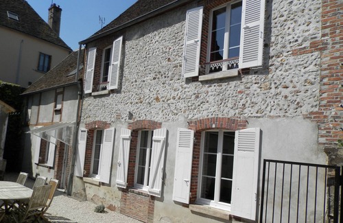 Saint-Fargeau House | The Gîte du Vieux Lavoir 200 meters from the Château de Saint Fargeau