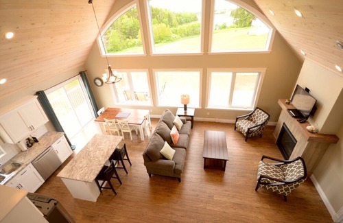 Stanley Bridge House | The Gables of PEI Resort: Admiral's Escape with Private Outdoor Hot Tub!