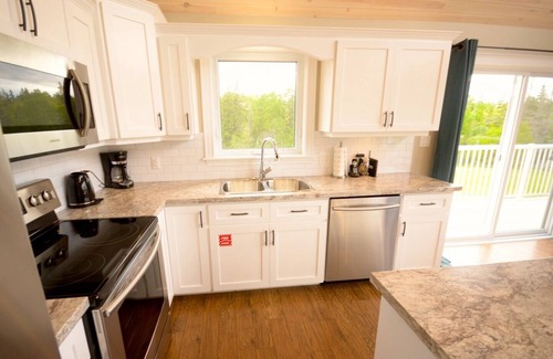 Stanley Bridge House | The Gables of PEI Resort: Admiral's Escape with Private Outdoor Hot Tub!