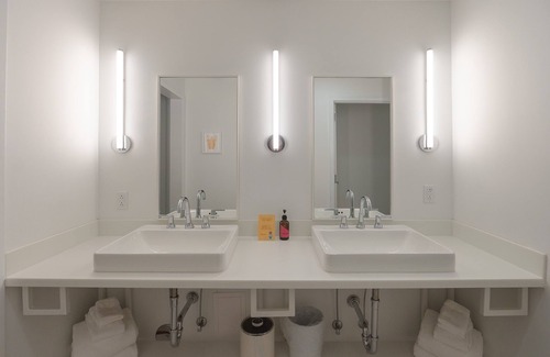 East Hill Hotel | The Gallatin 114, Only 3 miles to Downtown!