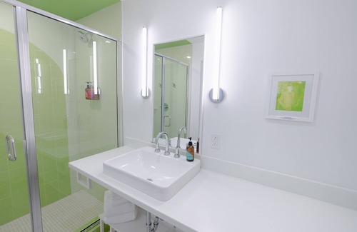 East Hill Hotel | The Gallatin 316, Colorful Boutique Hotel